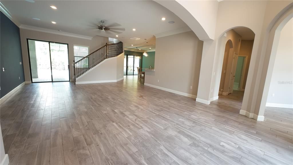 En Venta: $1,095,000 (5 camas, 4 baños, 4195 Pies cuadrados)