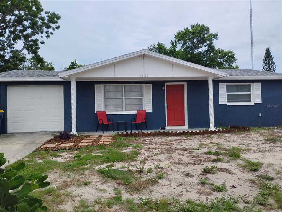 For Sale: $235,000 (2 beds, 1 baths, 932 Square Feet)