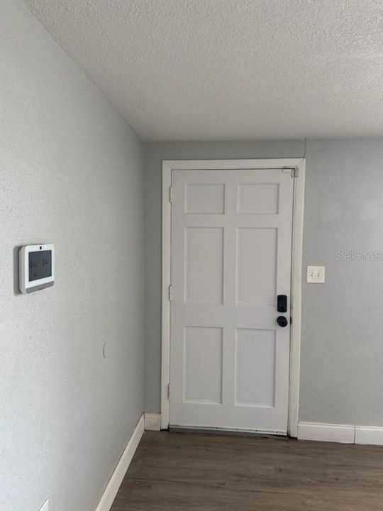 For Sale: $235,000 (2 beds, 1 baths, 932 Square Feet)