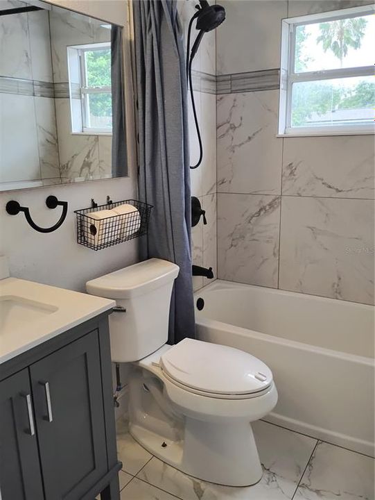 For Sale: $235,000 (2 beds, 1 baths, 932 Square Feet)