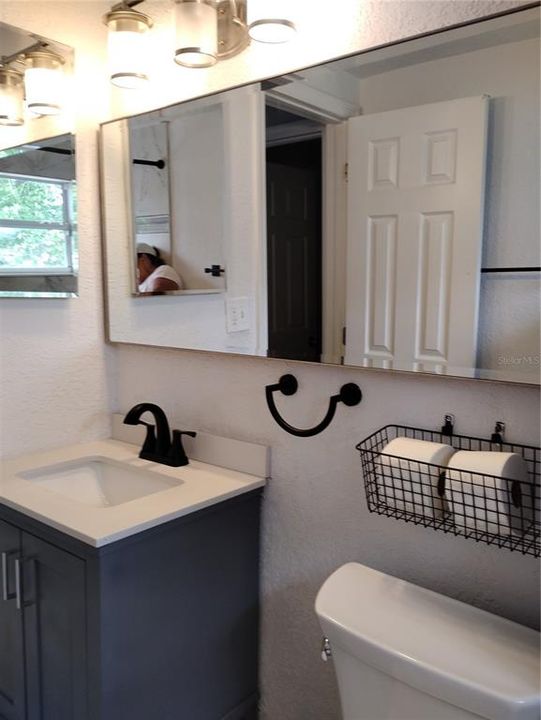 For Sale: $235,000 (2 beds, 1 baths, 932 Square Feet)