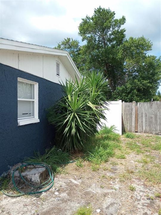 For Sale: $235,000 (2 beds, 1 baths, 932 Square Feet)