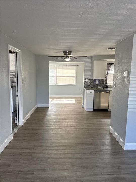 For Sale: $235,000 (2 beds, 1 baths, 932 Square Feet)