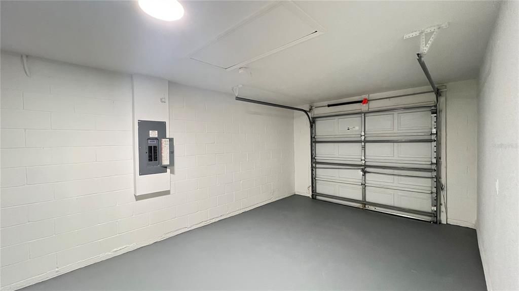 合同活跃: $369,000 (5 贝兹, 3 浴室, 1776 平方英尺)
