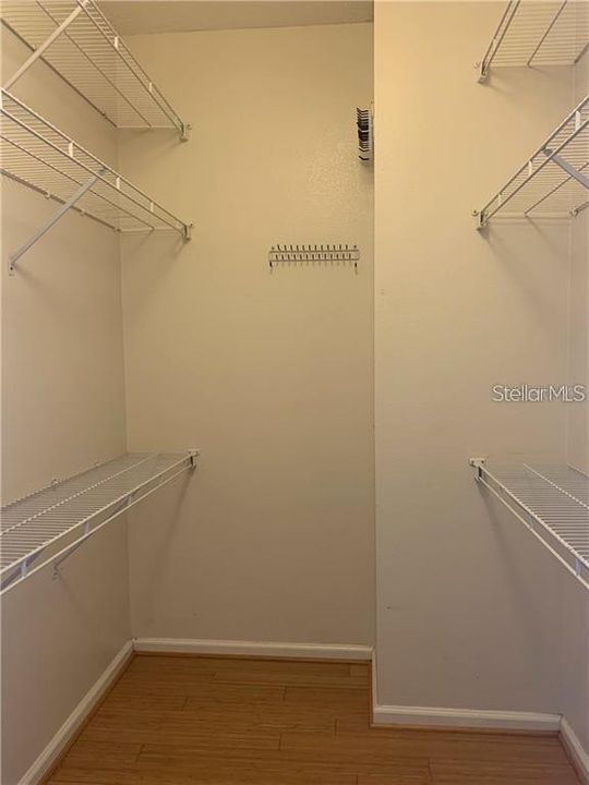 Под контрактом: $2,300 (2 спален, 2 ванн, 1160 Квадратных фут)