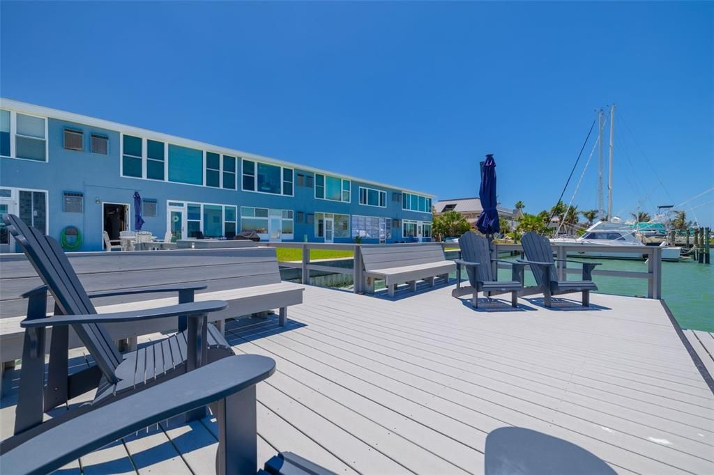 For Sale: $239,999 (1 beds, 1 baths, 563 Square Feet)