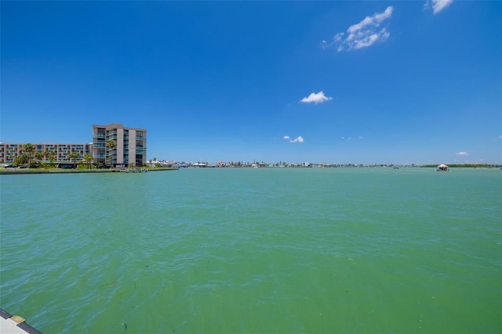 For Sale: $239,999 (1 beds, 1 baths, 563 Square Feet)