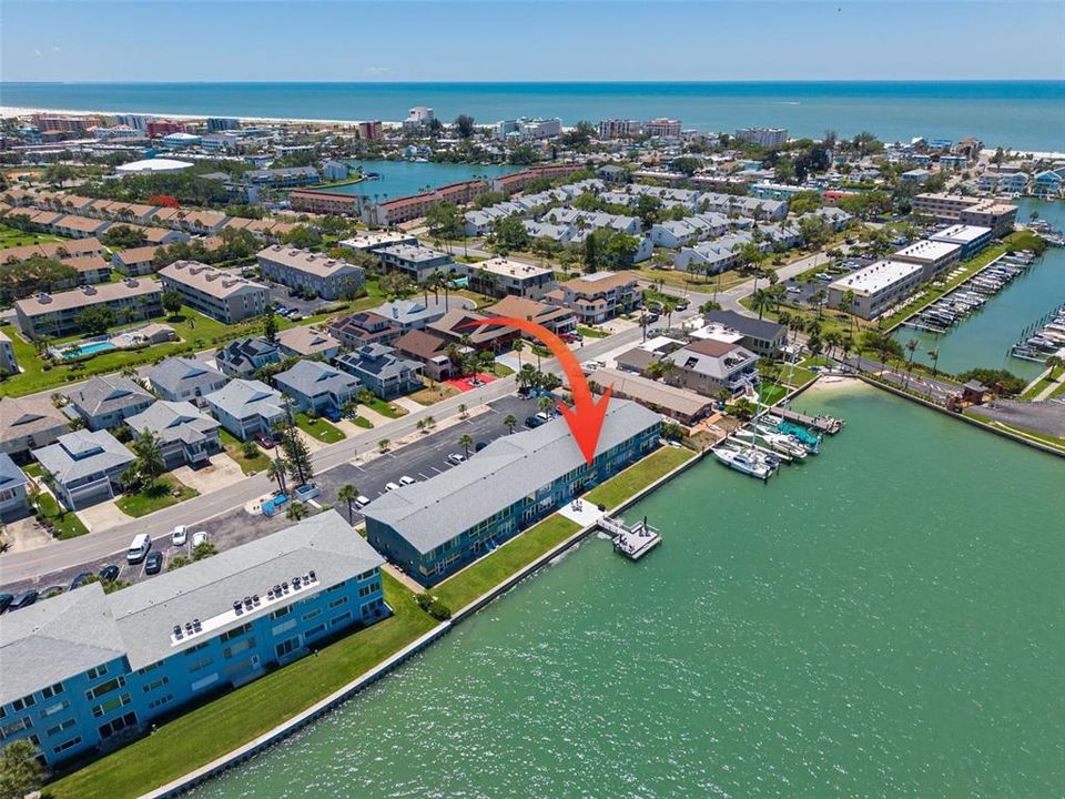 For Sale: $239,999 (1 beds, 1 baths, 563 Square Feet)