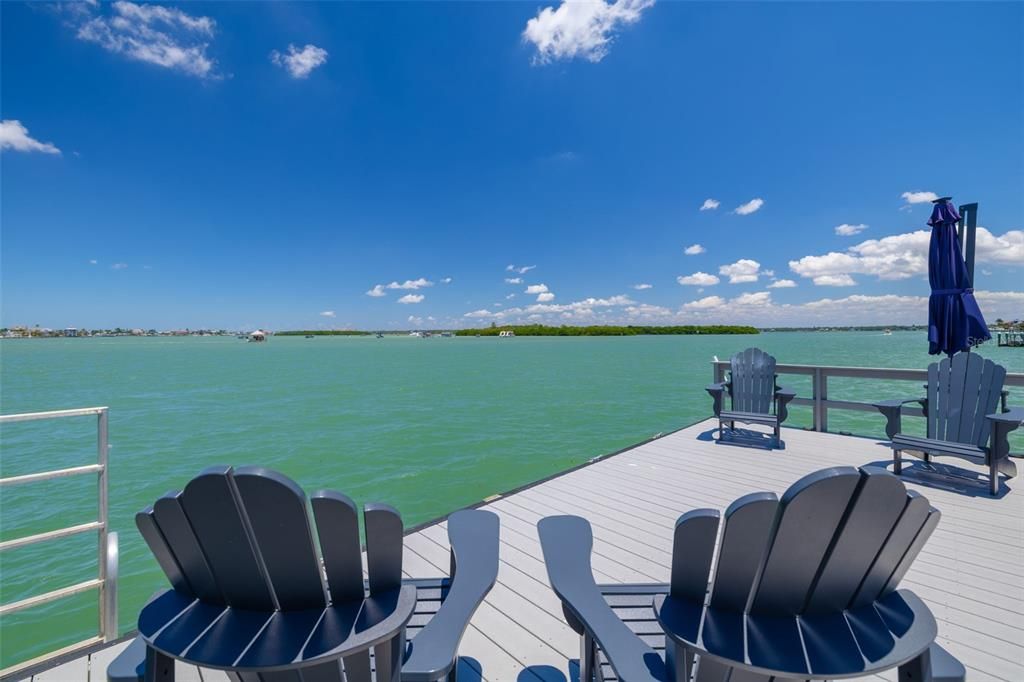 For Sale: $239,999 (1 beds, 1 baths, 563 Square Feet)