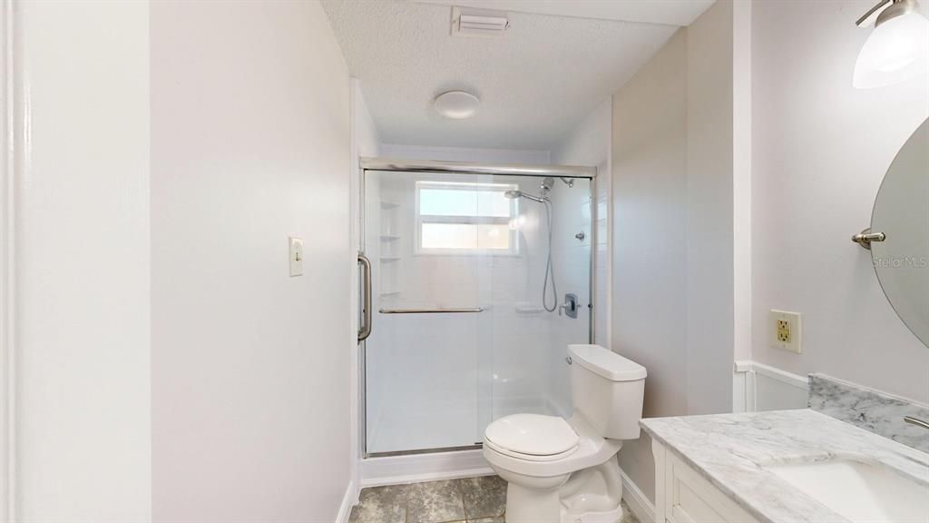 Activo con contrato: $239,000 (3 camas, 1 baños, 960 Pies cuadrados)