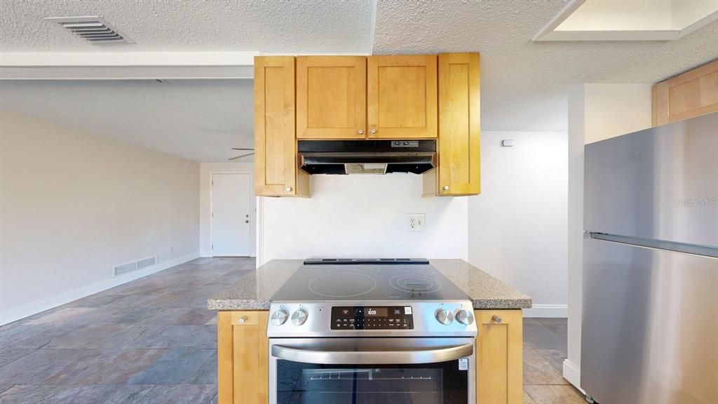 Activo con contrato: $239,000 (3 camas, 1 baños, 960 Pies cuadrados)