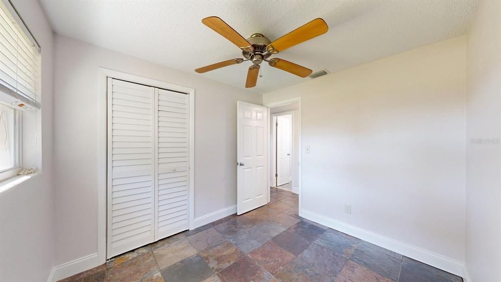 Activo con contrato: $239,000 (3 camas, 1 baños, 960 Pies cuadrados)