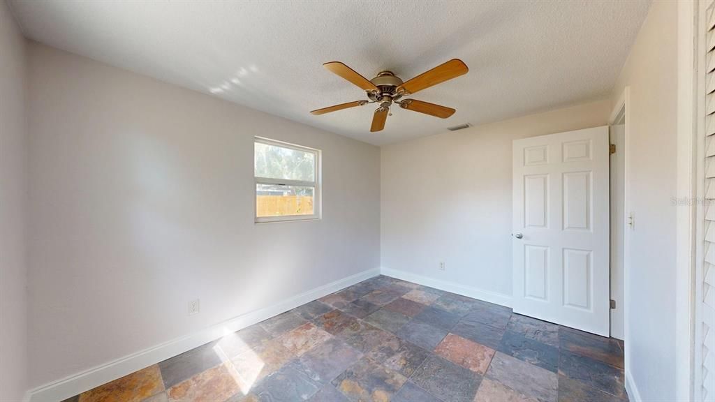 Activo con contrato: $239,000 (3 camas, 1 baños, 960 Pies cuadrados)