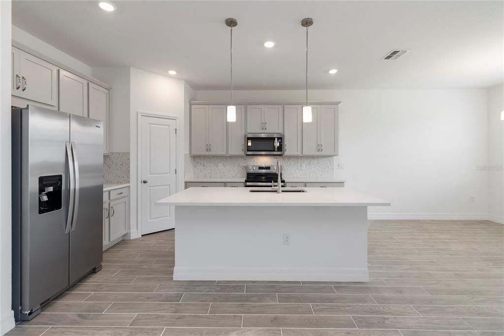 For Rent: $2,295 (4 beds, 2 baths, 1758 Square Feet)