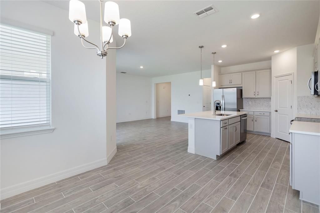 For Rent: $2,295 (4 beds, 2 baths, 1758 Square Feet)