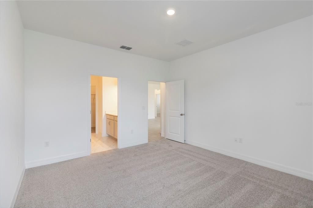 For Rent: $2,295 (4 beds, 2 baths, 1758 Square Feet)