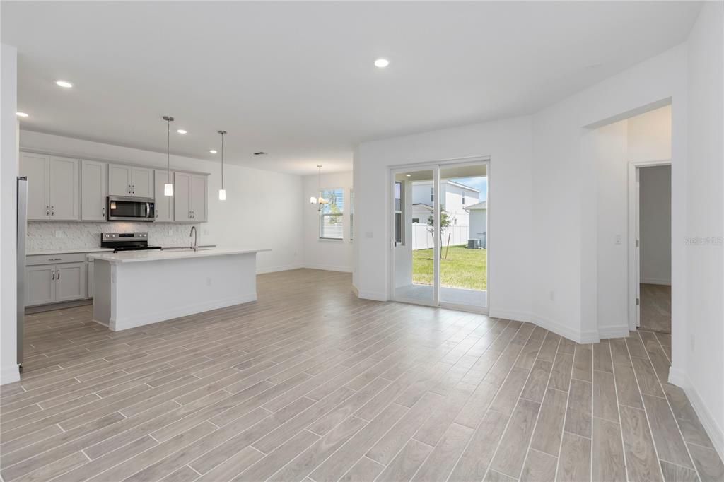 For Rent: $2,295 (4 beds, 2 baths, 1758 Square Feet)