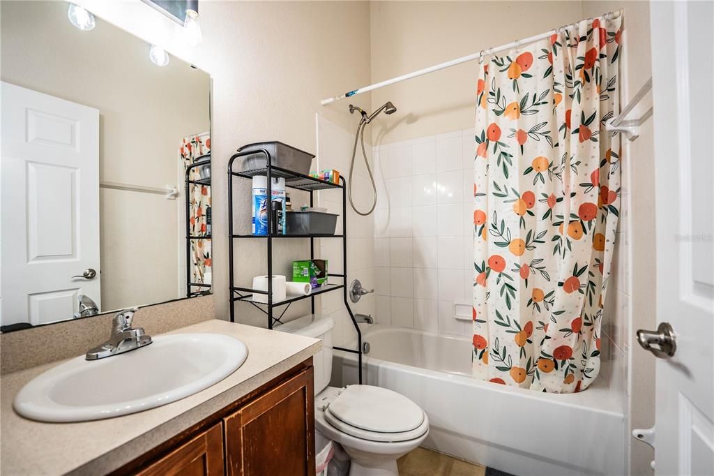 Activo con contrato: $275,000 (3 camas, 2 baños, 1252 Pies cuadrados)