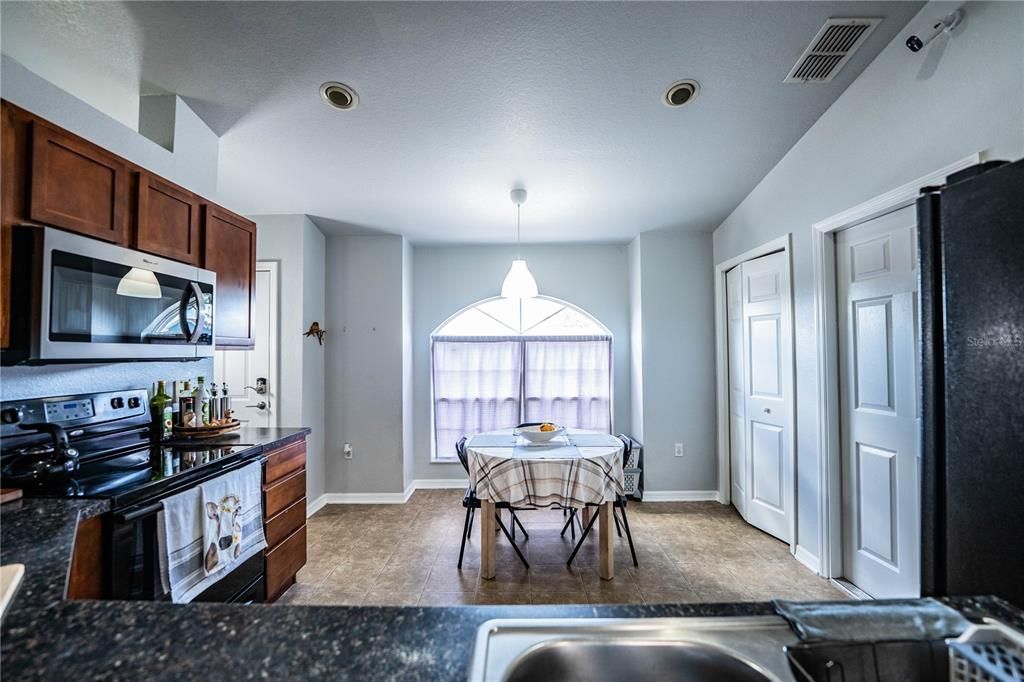 Activo con contrato: $275,000 (3 camas, 2 baños, 1252 Pies cuadrados)