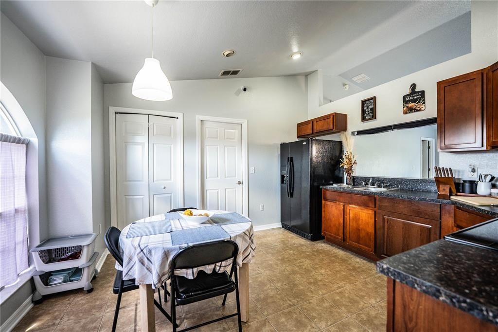 Activo con contrato: $275,000 (3 camas, 2 baños, 1252 Pies cuadrados)