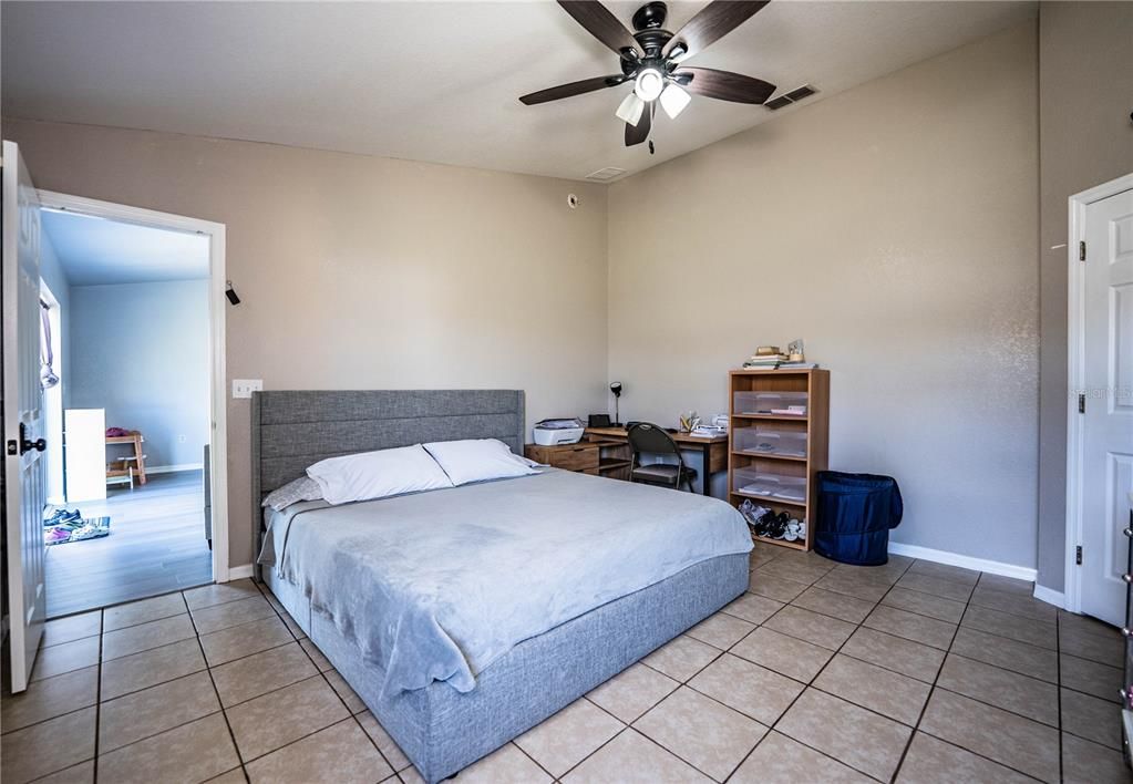 Activo con contrato: $275,000 (3 camas, 2 baños, 1252 Pies cuadrados)