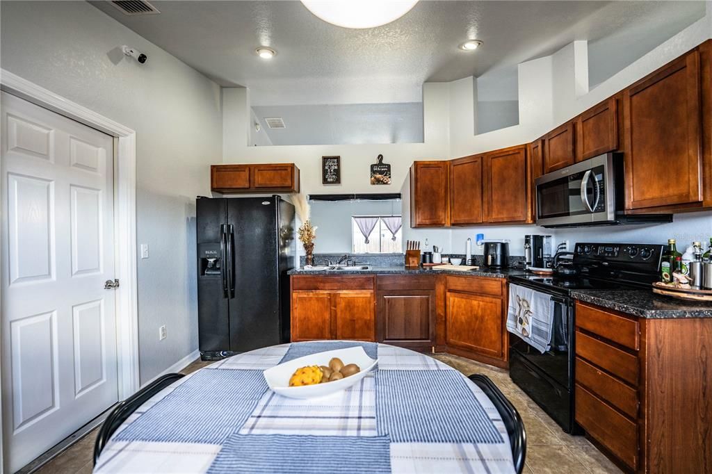 Activo con contrato: $275,000 (3 camas, 2 baños, 1252 Pies cuadrados)