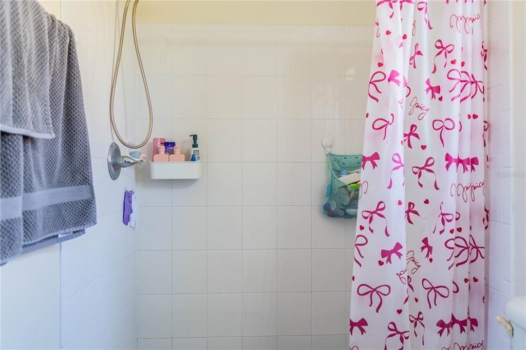 Activo con contrato: $275,000 (3 camas, 2 baños, 1252 Pies cuadrados)