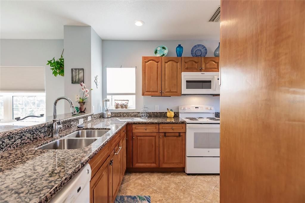 For Rent: $2,500 (3 beds, 2 baths, 1293 Square Feet)