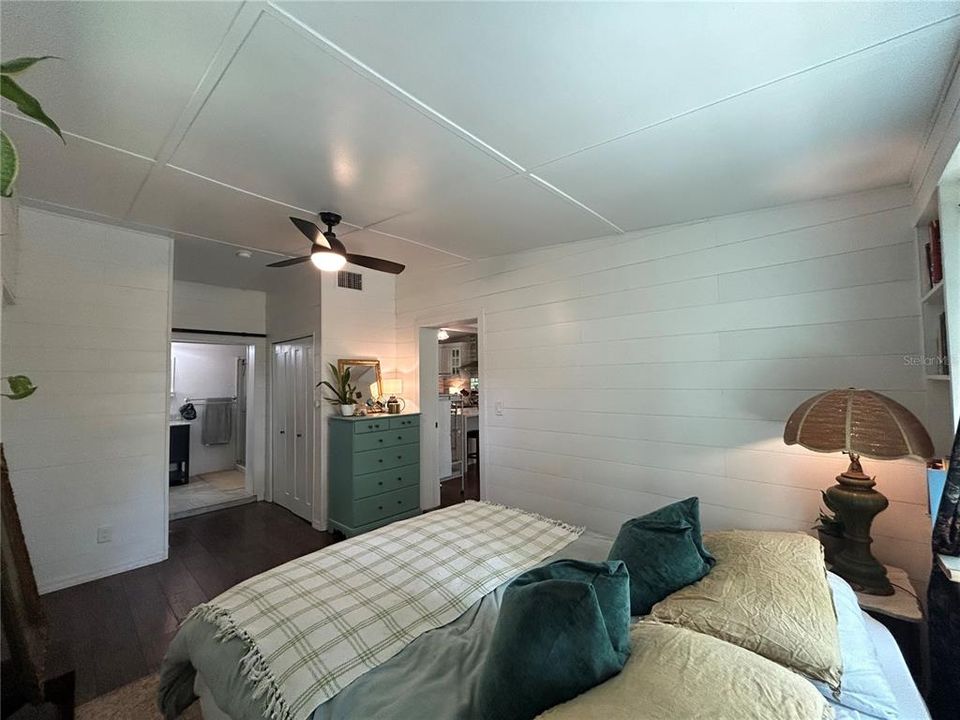 Active With Contract: $2,250 (3 beds, 2 baths, 1161 Square Feet)