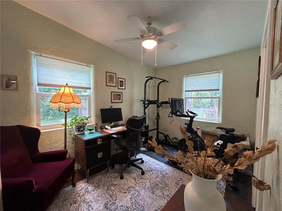 Active With Contract: $2,250 (3 beds, 2 baths, 1161 Square Feet)