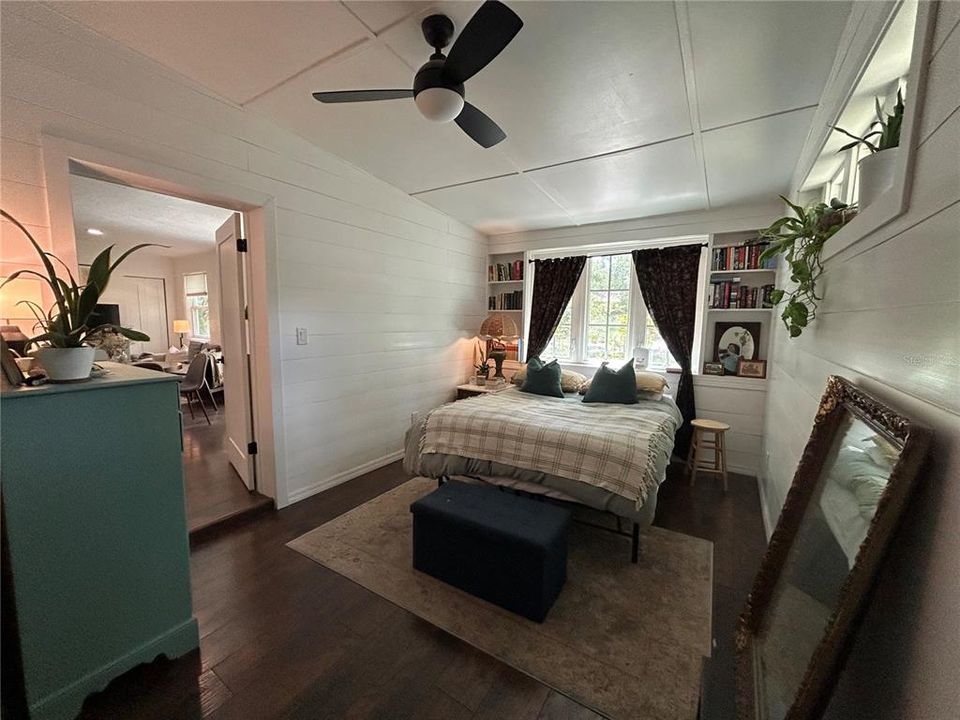 Active With Contract: $2,250 (3 beds, 2 baths, 1161 Square Feet)