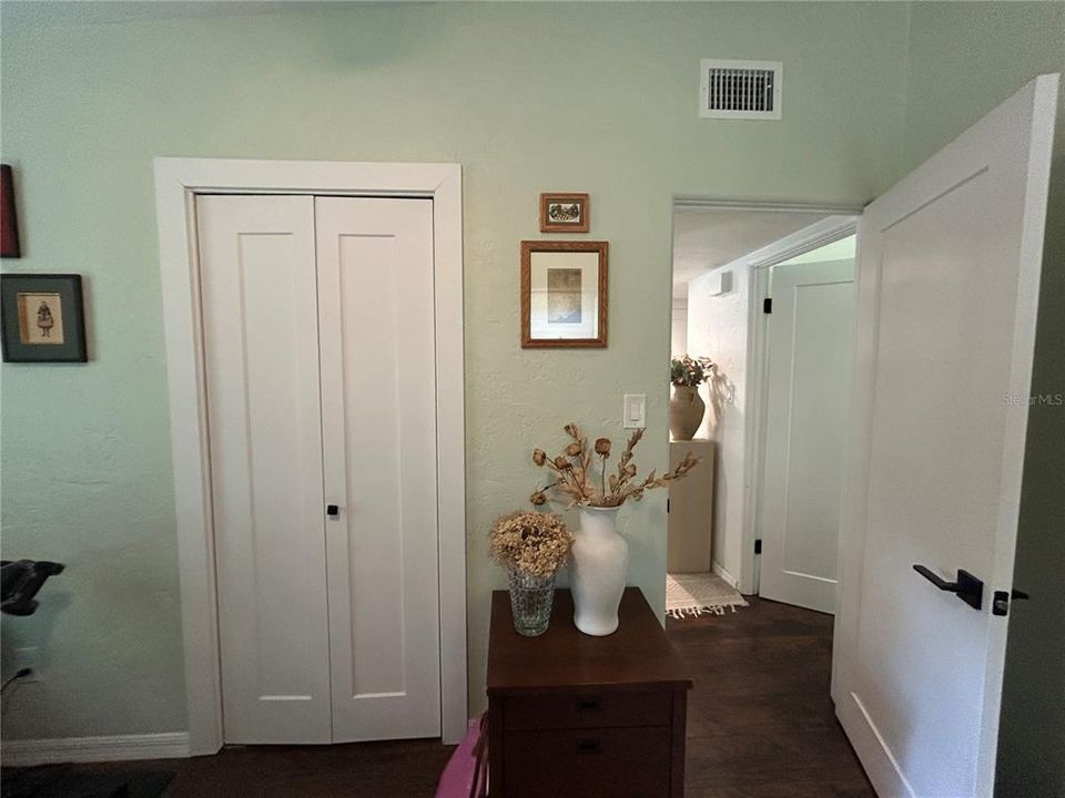 Active With Contract: $2,250 (3 beds, 2 baths, 1161 Square Feet)