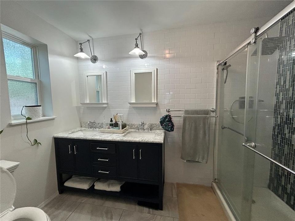 Active With Contract: $2,250 (3 beds, 2 baths, 1161 Square Feet)