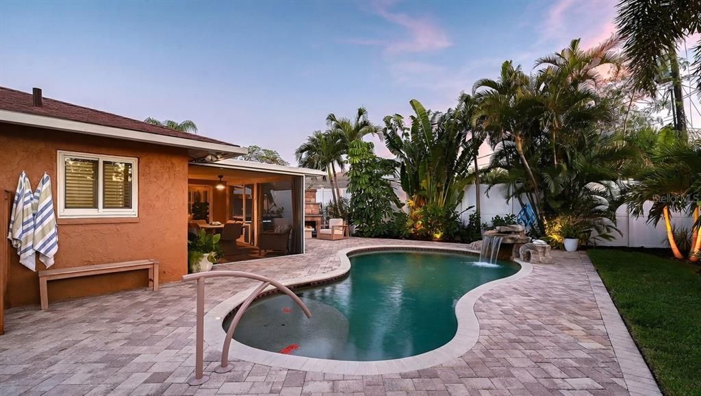 На продажу: $885,000 (3 спален, 2 ванн, 1761 Квадратных фут)