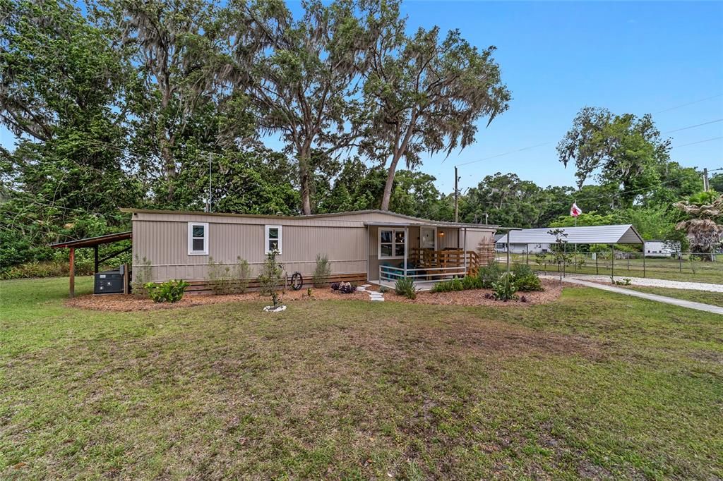 For Sale: $164,900 (1 beds, 1 baths, 672 Square Feet)