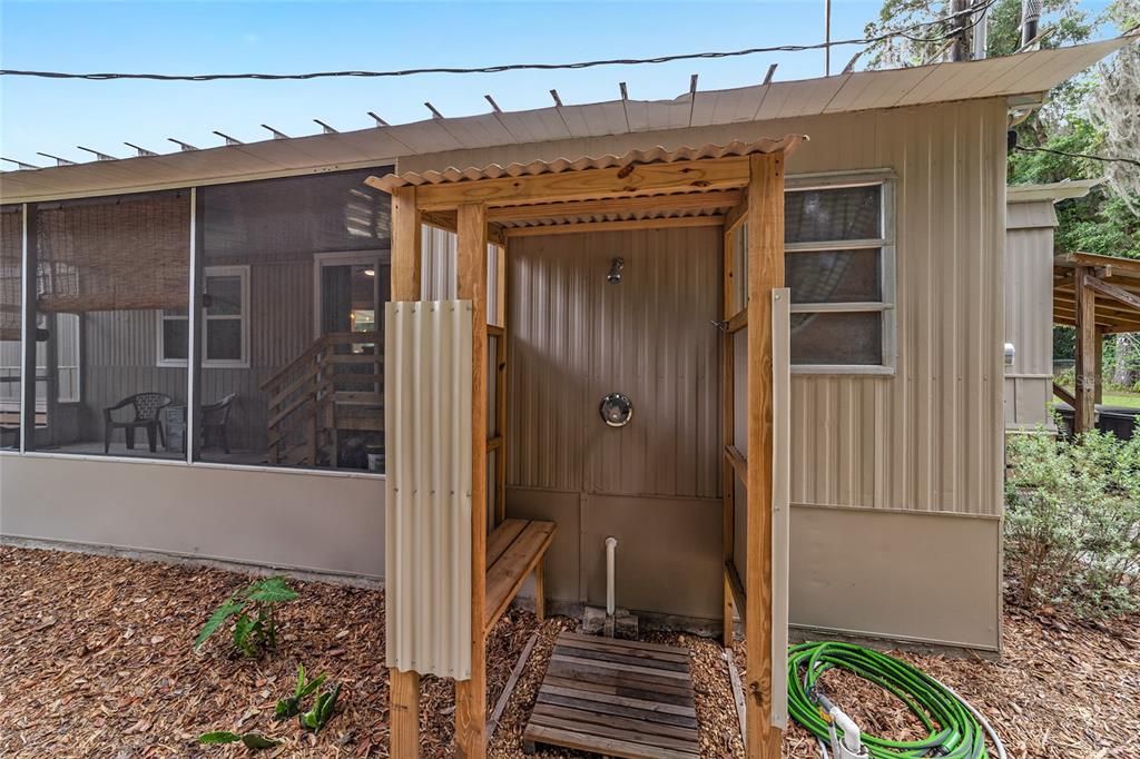 For Sale: $164,900 (1 beds, 1 baths, 672 Square Feet)