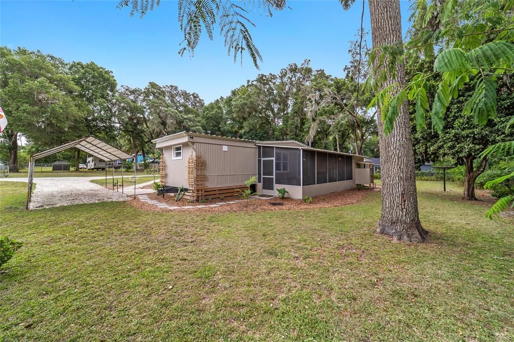 For Sale: $164,900 (1 beds, 1 baths, 672 Square Feet)