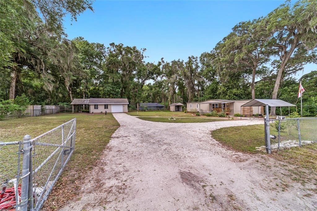 For Sale: $164,900 (1 beds, 1 baths, 672 Square Feet)