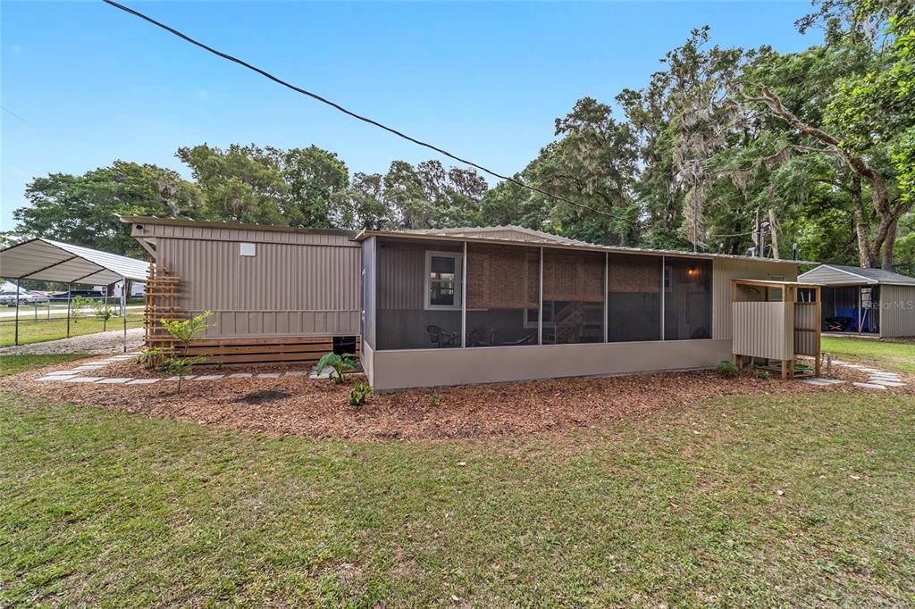 For Sale: $164,900 (1 beds, 1 baths, 672 Square Feet)