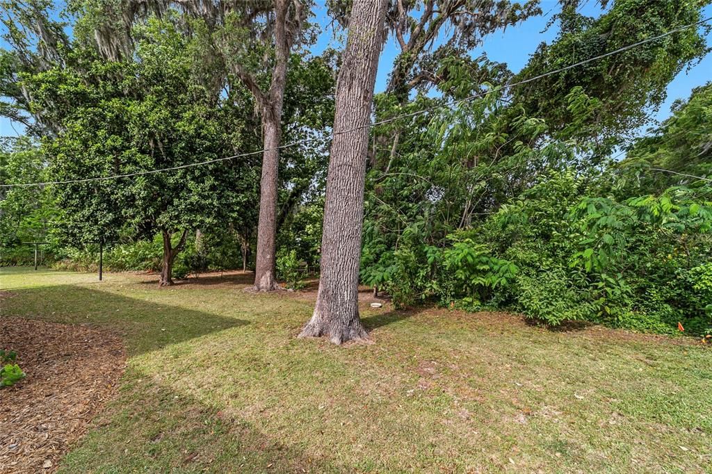 For Sale: $164,900 (1 beds, 1 baths, 672 Square Feet)