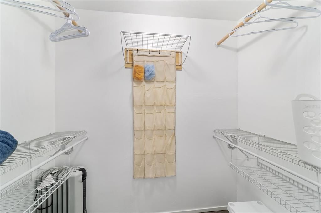 For Sale: $164,900 (1 beds, 1 baths, 672 Square Feet)