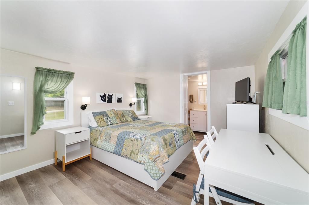 For Sale: $164,900 (1 beds, 1 baths, 672 Square Feet)