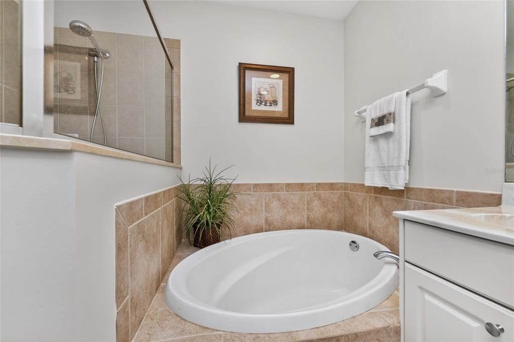 For Sale: $369,000 (2 beds, 2 baths, 1788 Square Feet)