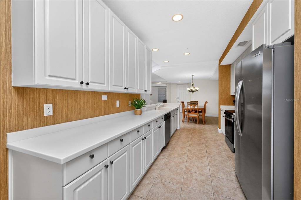 For Sale: $369,000 (2 beds, 2 baths, 1788 Square Feet)