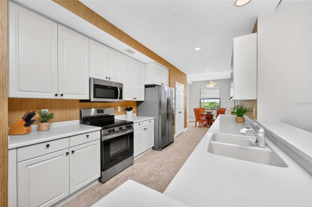 For Sale: $369,000 (2 beds, 2 baths, 1788 Square Feet)