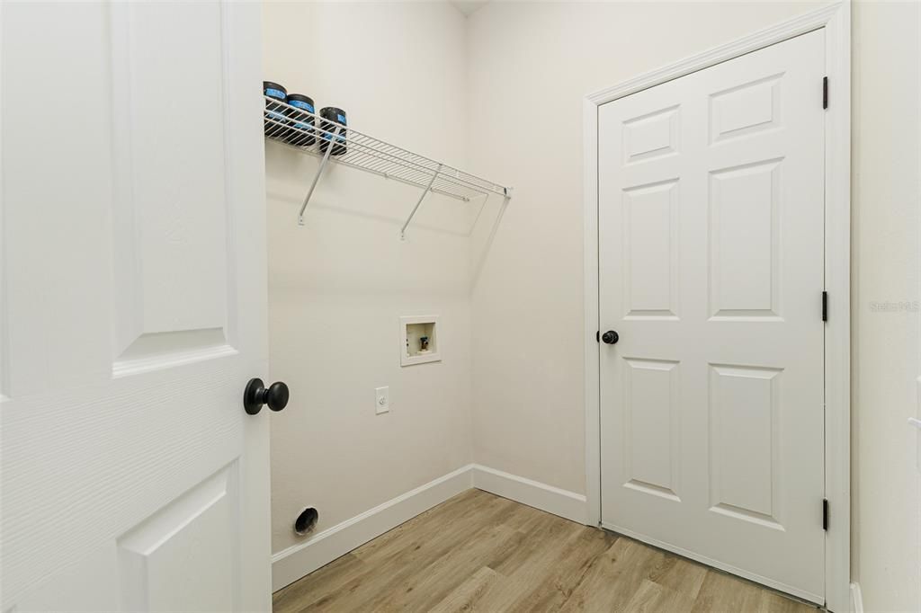 Active With Contract: $379,950 (3 beds, 3 baths, 1847 Square Feet)