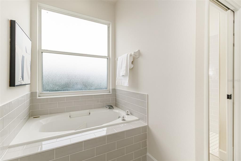 Active With Contract: $379,950 (3 beds, 3 baths, 1847 Square Feet)