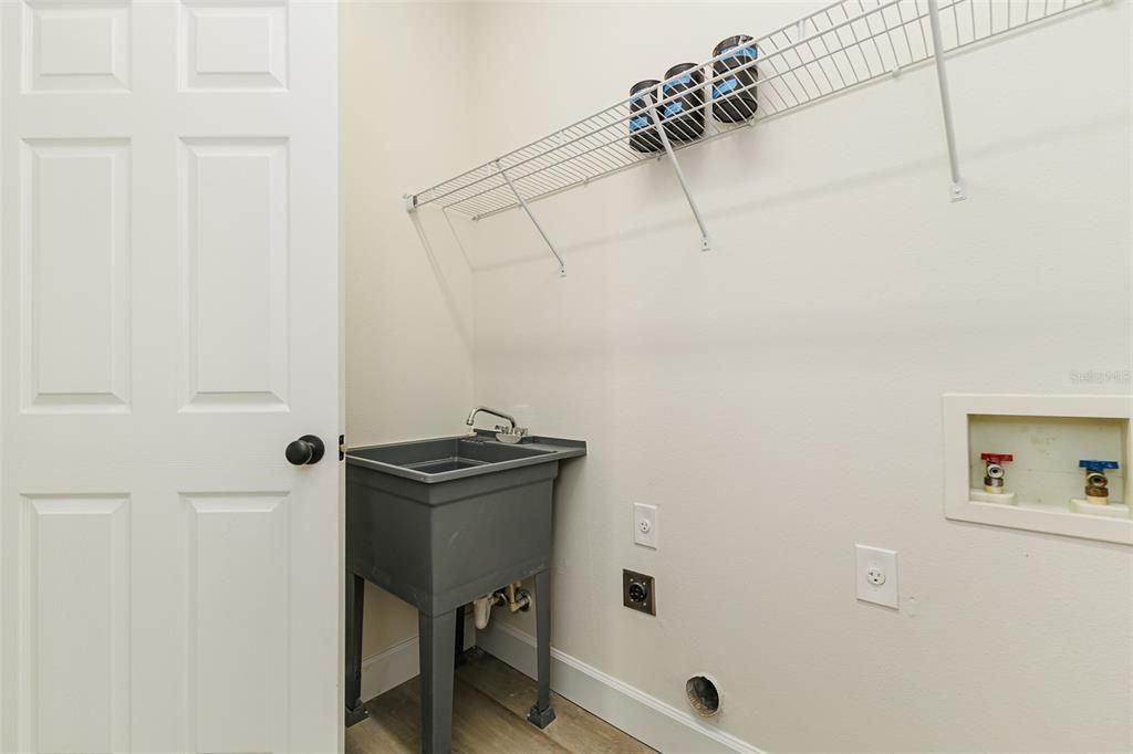 Active With Contract: $379,950 (3 beds, 3 baths, 1847 Square Feet)