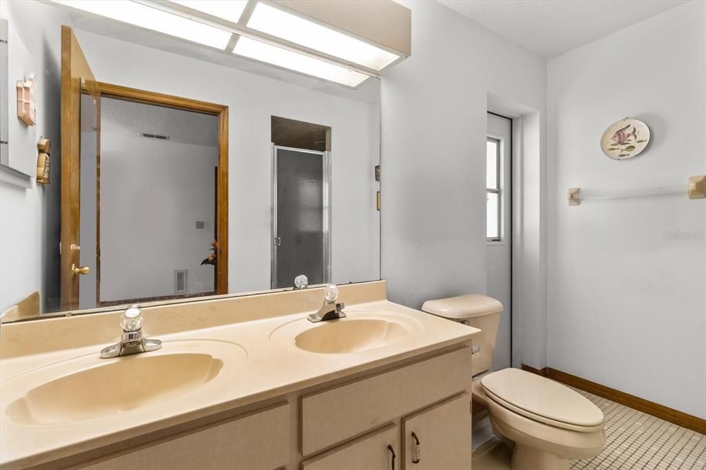 En Venta: $379,000 (3 camas, 2 baños, 2094 Pies cuadrados)