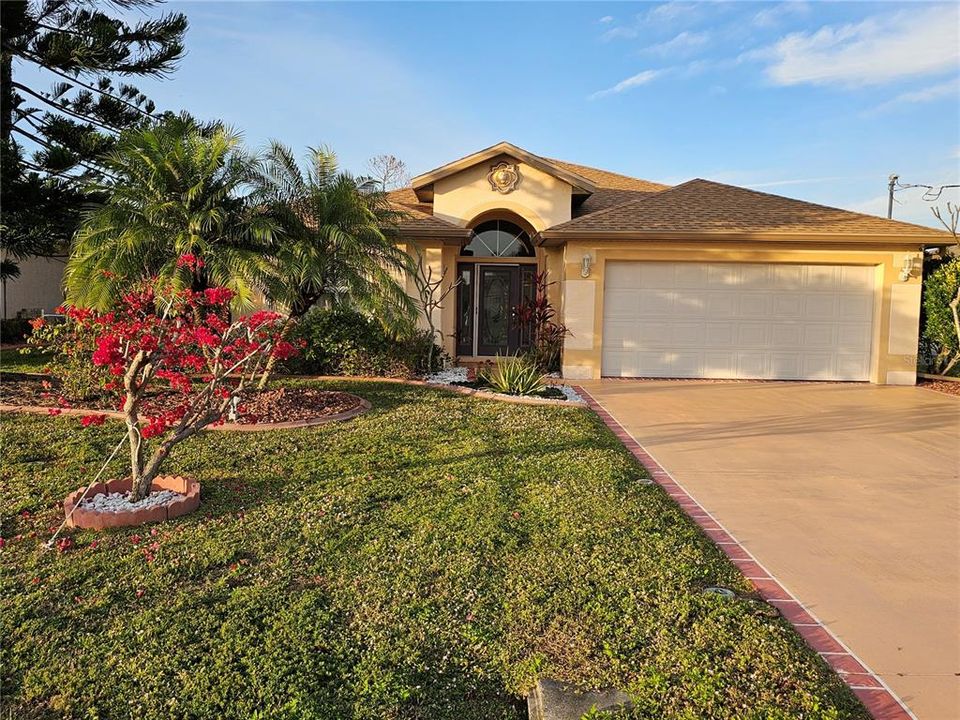 For Rent: $5,300 (3 beds, 2 baths, 1648 Square Feet)